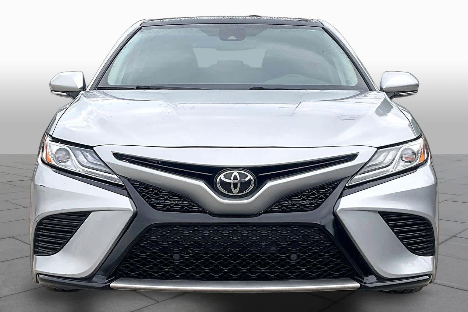 Used 2020 Toyota Camry XSE FWD image 3