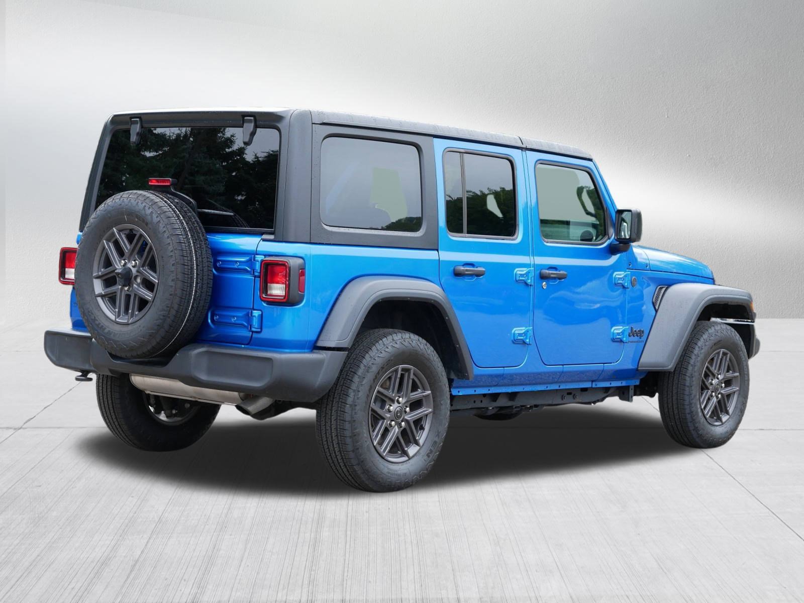 Used 2024 Jeep Wrangler Sport S image 7