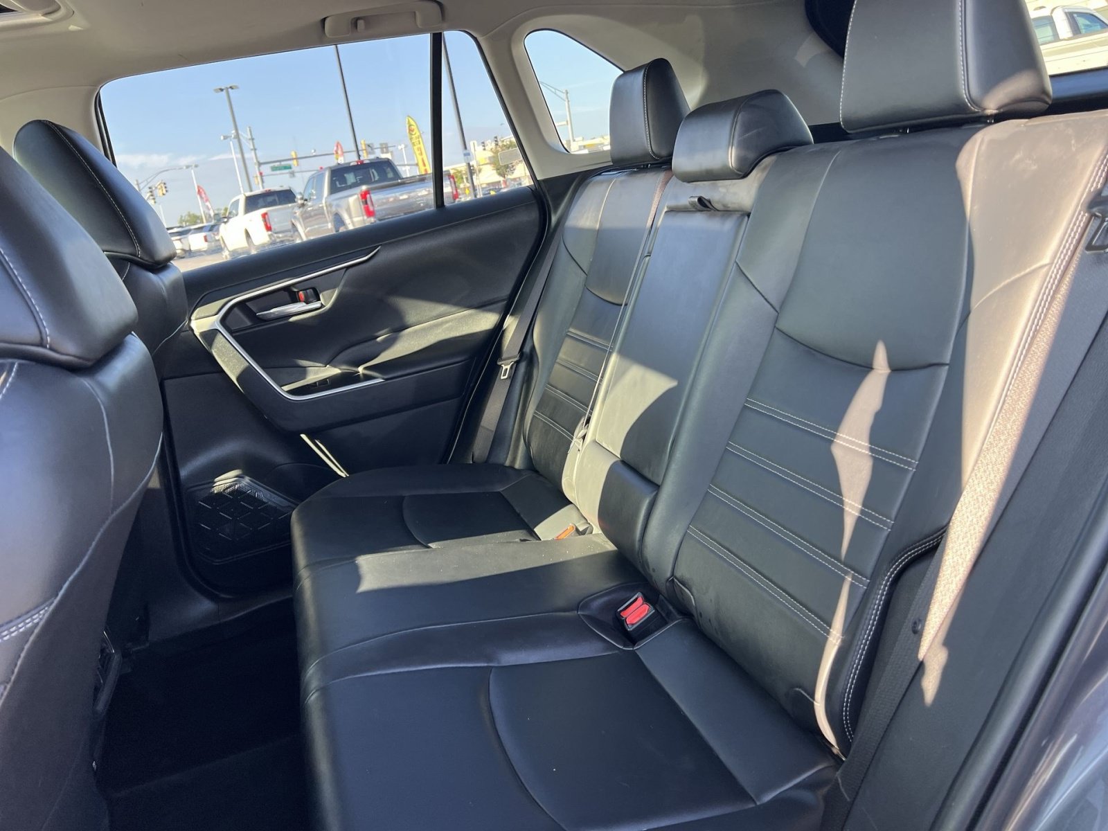 Used 2020 Toyota RAV4 XLE Premium AWD/4WD image 24