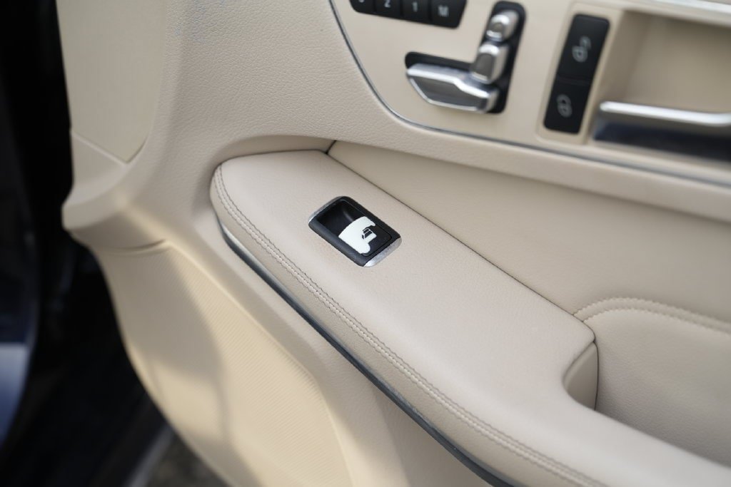 Used 2016 Mercedes-Benz E 350 4MATIC Sedan image 40