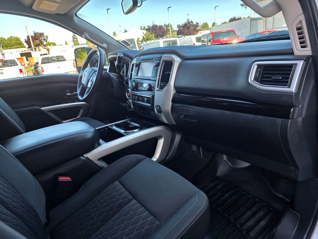 Used 2019 Nissan Titan SV w/ SV Convenience Package image 24