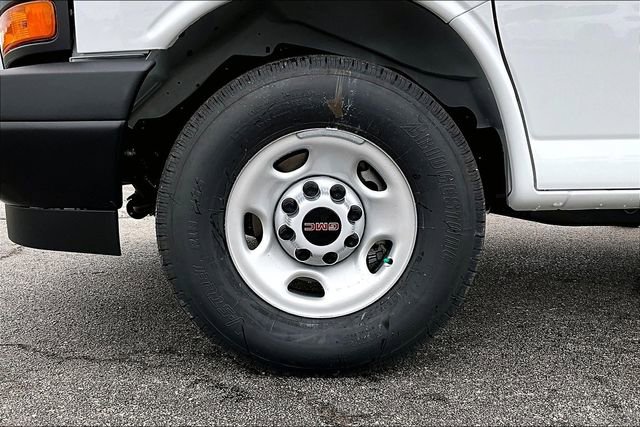 New 2026 GMC Savana 2500 RWD image 12