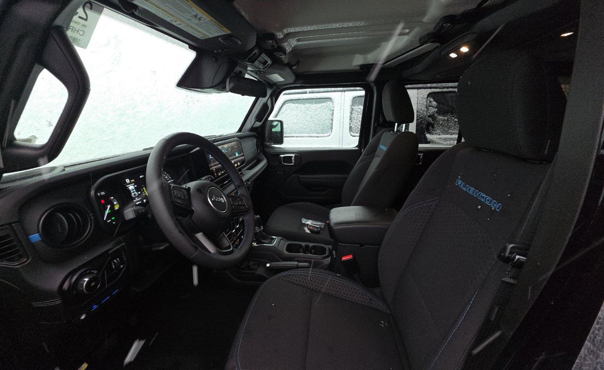 Used 2025 Jeep Wrangler Unlimited Rubicon 4xe w/ Safety Group image 7