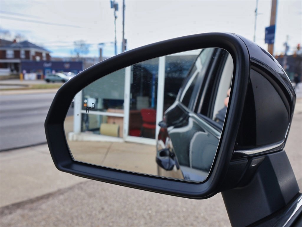 Certified 2025 Volkswagen Taos SE image 26