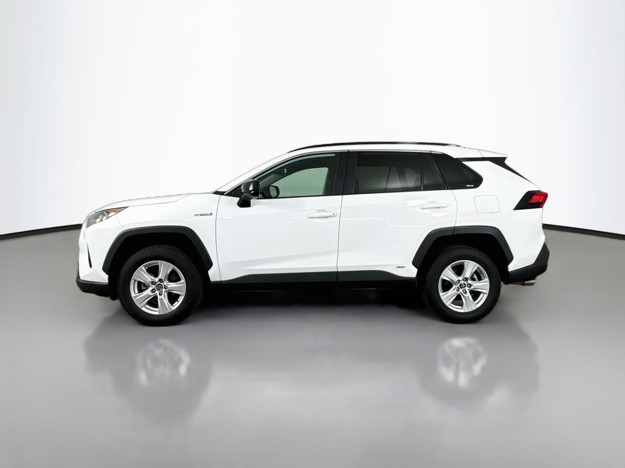 Used 2020 Toyota RAV4 LE AWD/4WD image 4