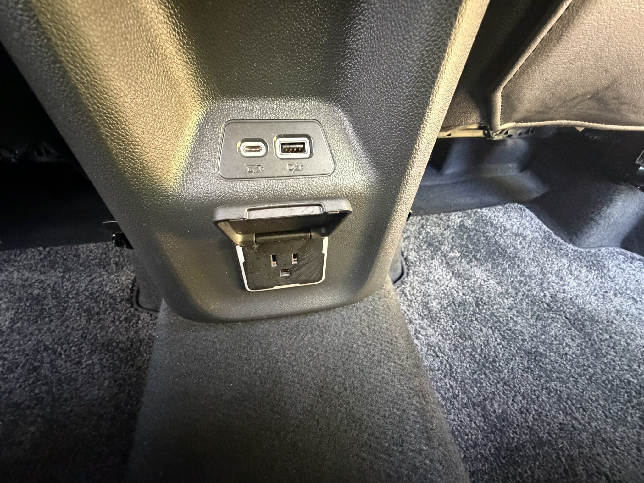 Used 2023 Buick Envision Avenir AWD/4WD image 17