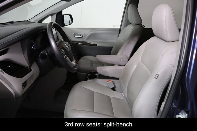 Used 2020 Toyota Sienna XLE w/ XLE Navigation Package image 14