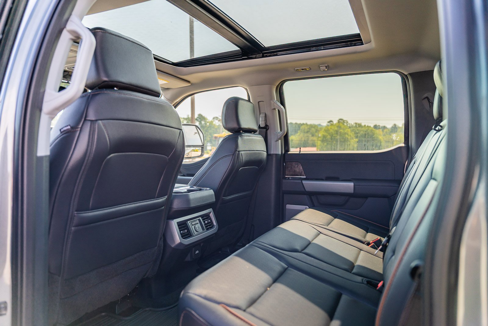 New 2025 Ford F250 Lariat w/ Black Appearance Package image 21