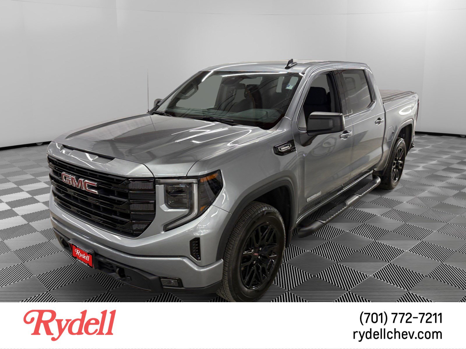 Used 2025 GMC Sierra 1500 Elevation AWD/4WD image 1