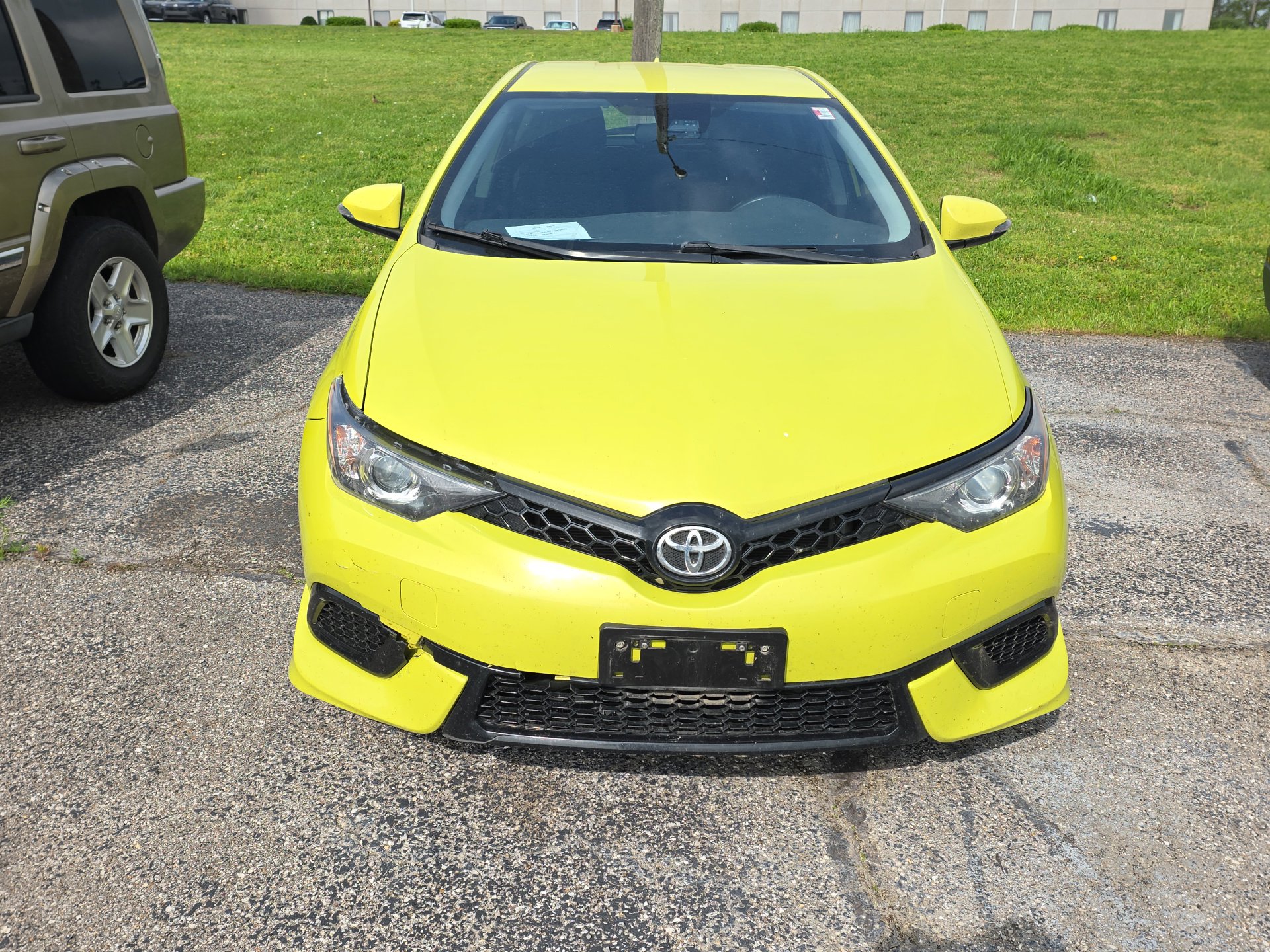 Used 2018 Toyota Corolla iM w/ All-Weather Mat Package FWD image 2