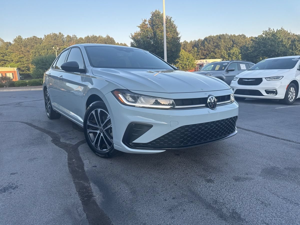 Used 2025 Volkswagen Jetta Sport FWD image 1