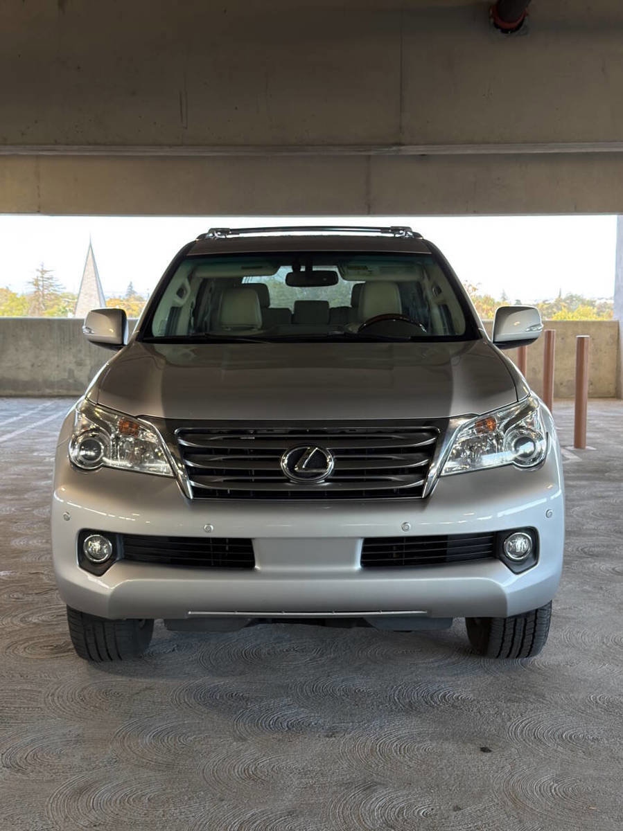 Used 2012 Lexus GX 460 image 2