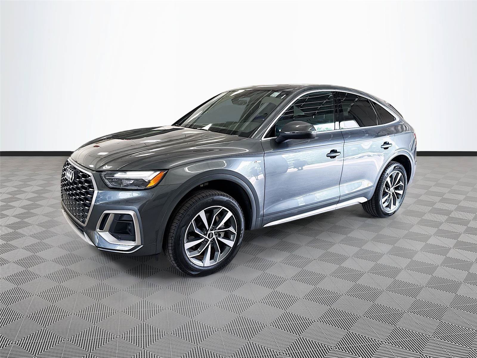 Certified 2023 Audi Q5 2.0T Premium Plus w/ Premium Plus Package AWD/4WD image 3