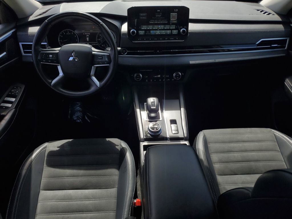 Used 2024 Mitsubishi Outlander AWD image 16