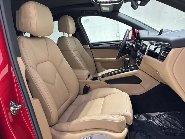 Used 2025 Porsche Macan Turbo image 37
