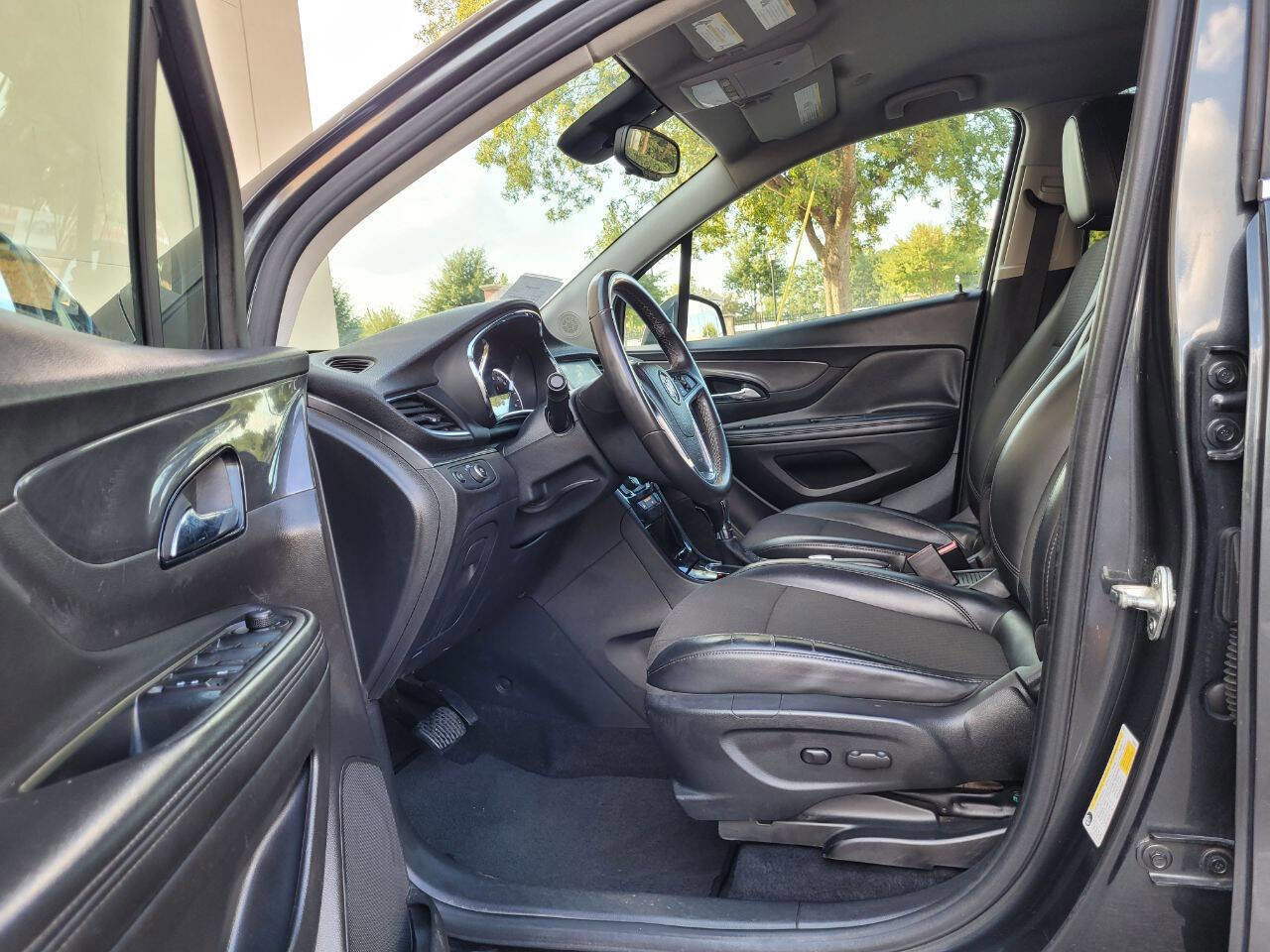 Used 2018 Buick Encore Preferred image 4