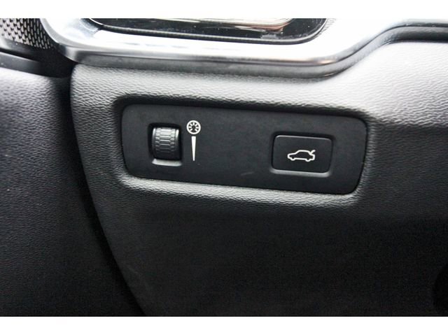 Used 2019 Volvo S60 T5 R-Design image 16