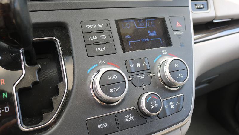 Used 2020 Toyota Sienna XLE AWD/4WD image 14