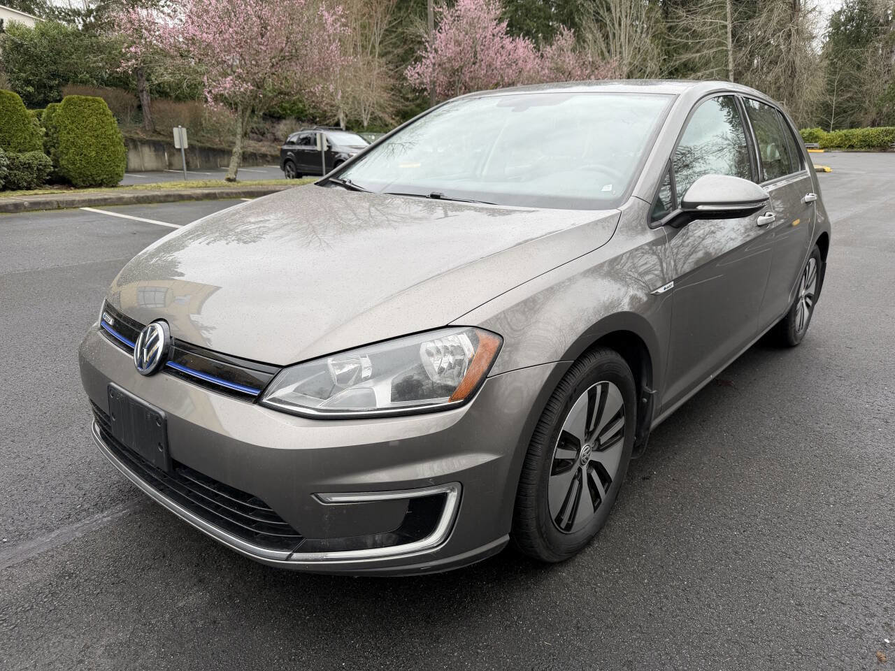 Used 2016 Volkswagen e-Golf SE image 1