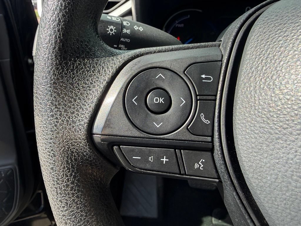 Used 2025 Toyota RAV4 XLE AWD/4WD image 18