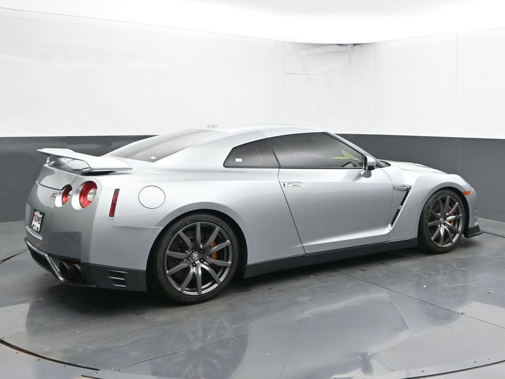 Used 2012 Nissan GT-R Premium image 10