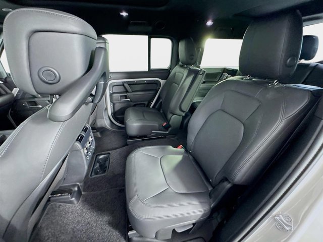 Used 2026 Land Rover Defender 130 X-Dynamic SE image 24