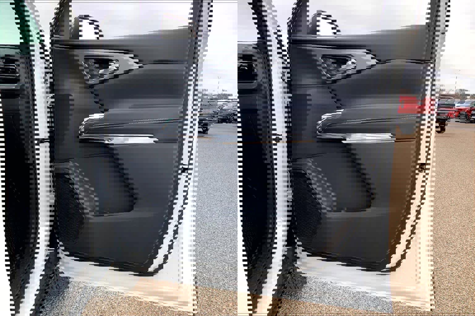 Used 2025 Chevrolet Traverse LT image 22