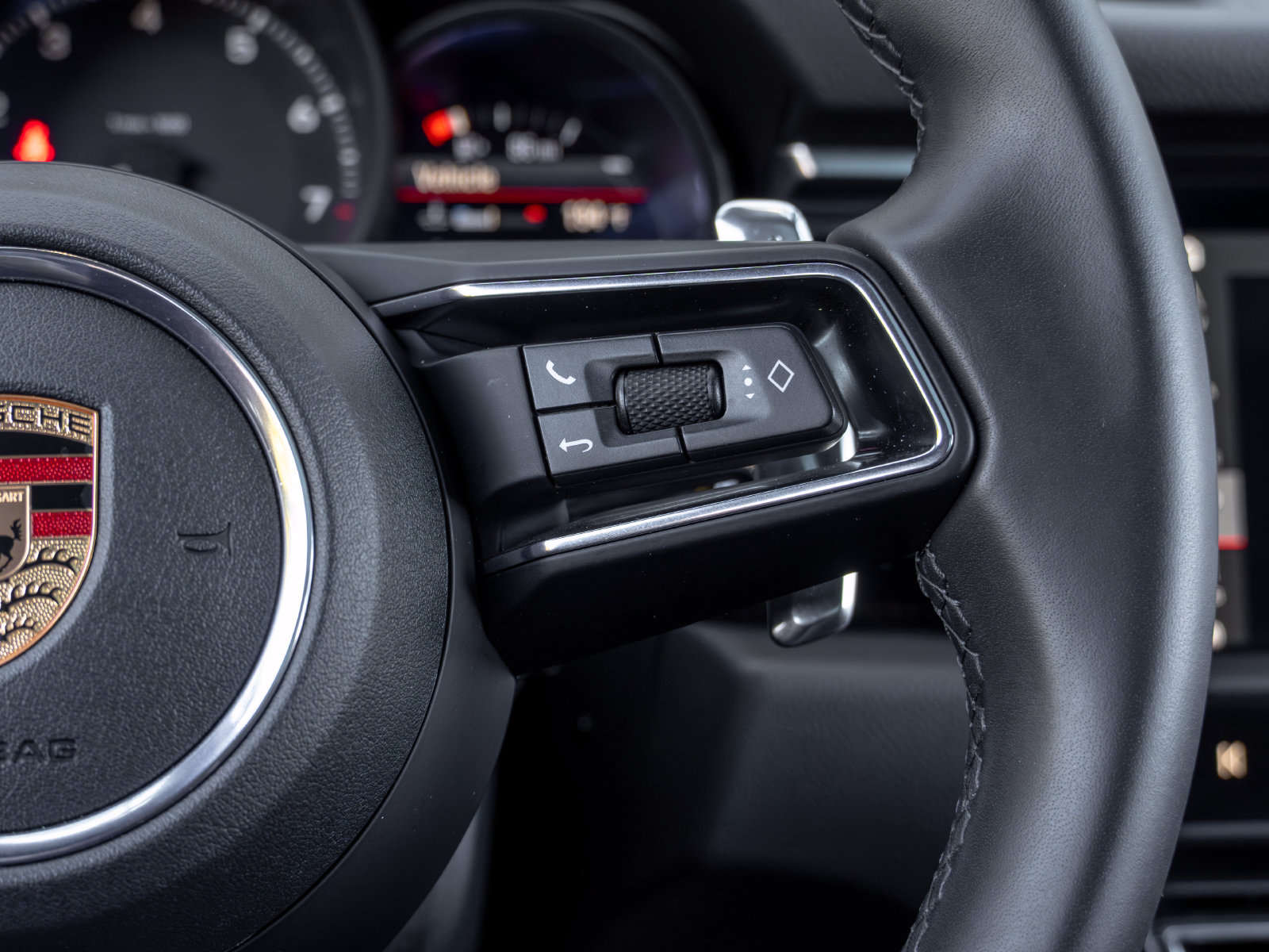 Certified 2026 Porsche Macan AWD/4WD image 31