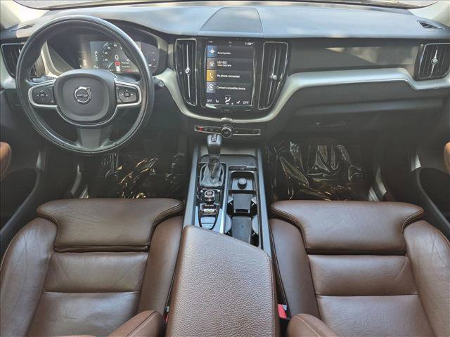 Used 2019 Volvo XC60 T5 Momentum w/ Premium Package FWD image 16