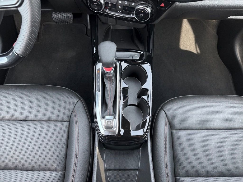 Used 2025 Chevrolet Trax RS w/ Sunroof Package image 2