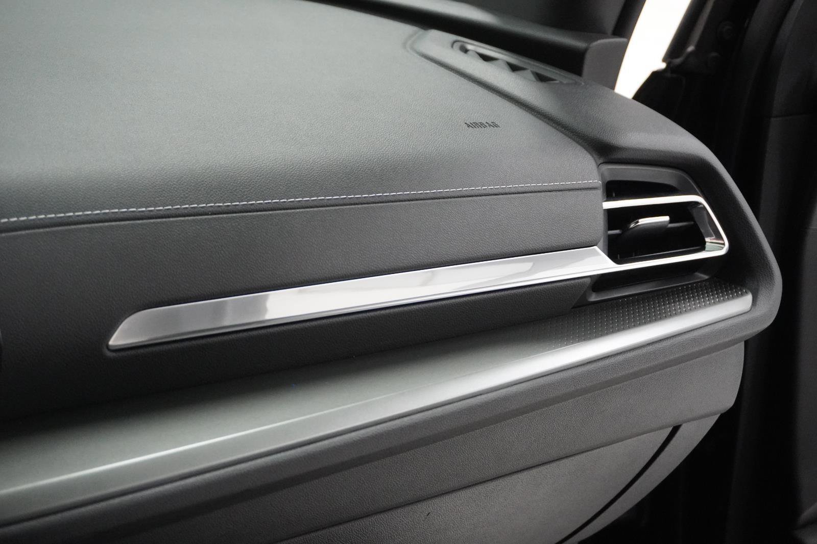 Used 2025 Chevrolet Traverse LT w/ Driver Confidence Package image 35