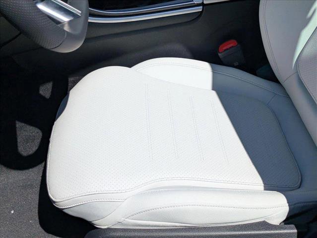 New 2025 Mercedes-Benz C 300 4MATIC Sedan image 4