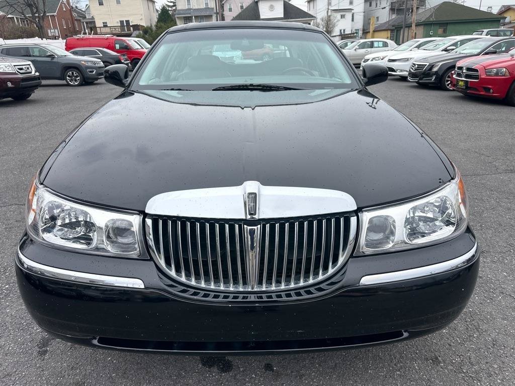 Used 2002 Lincoln Town Car Cartier RWD image 8