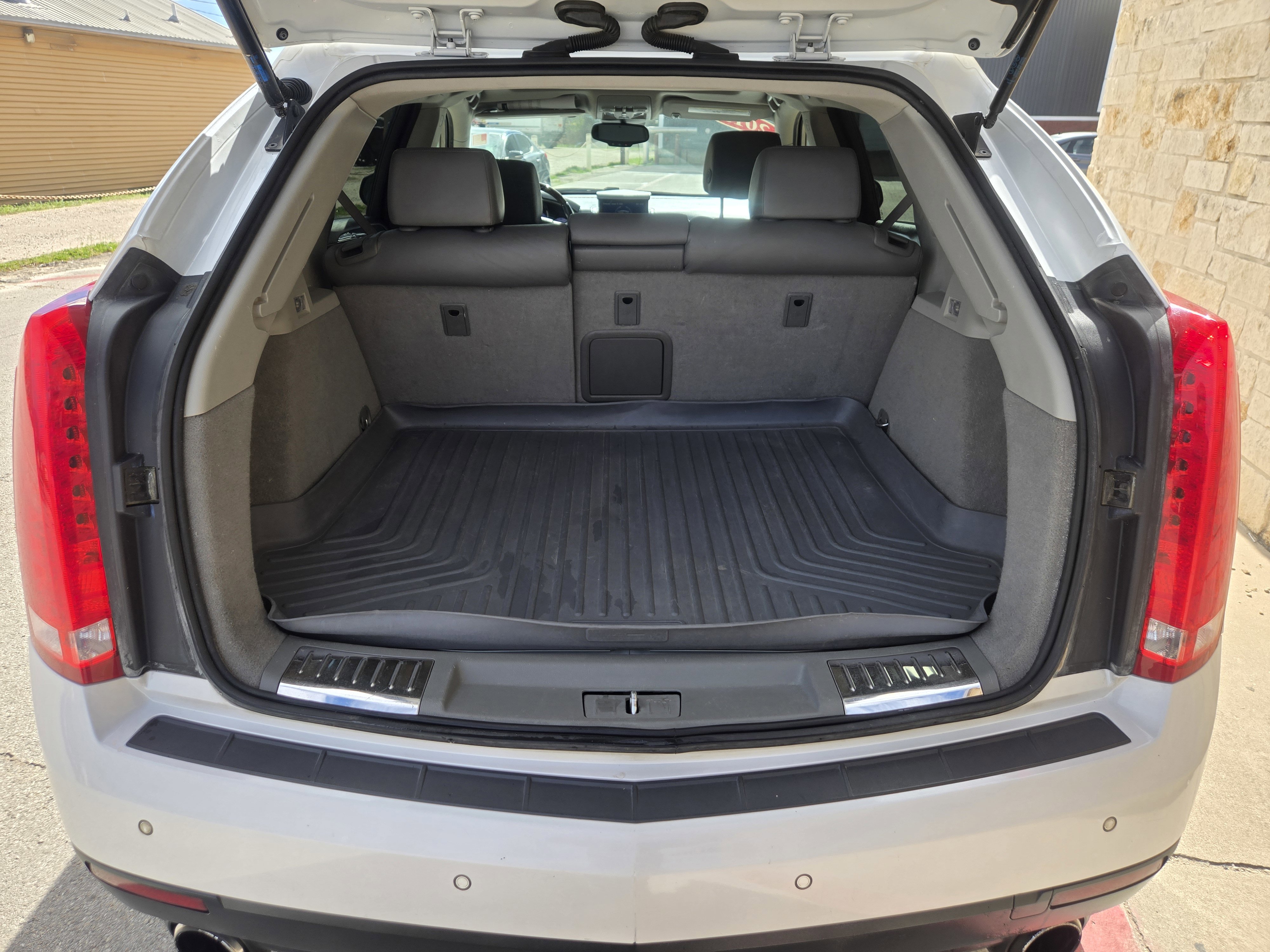 Used 2010 Cadillac SRX Luxury image 17