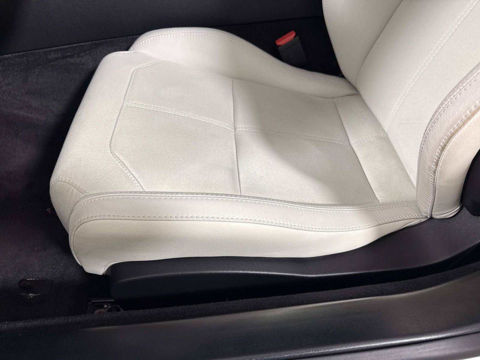 Used 2023 Jaguar F-TYPE Coupe RWD image 14