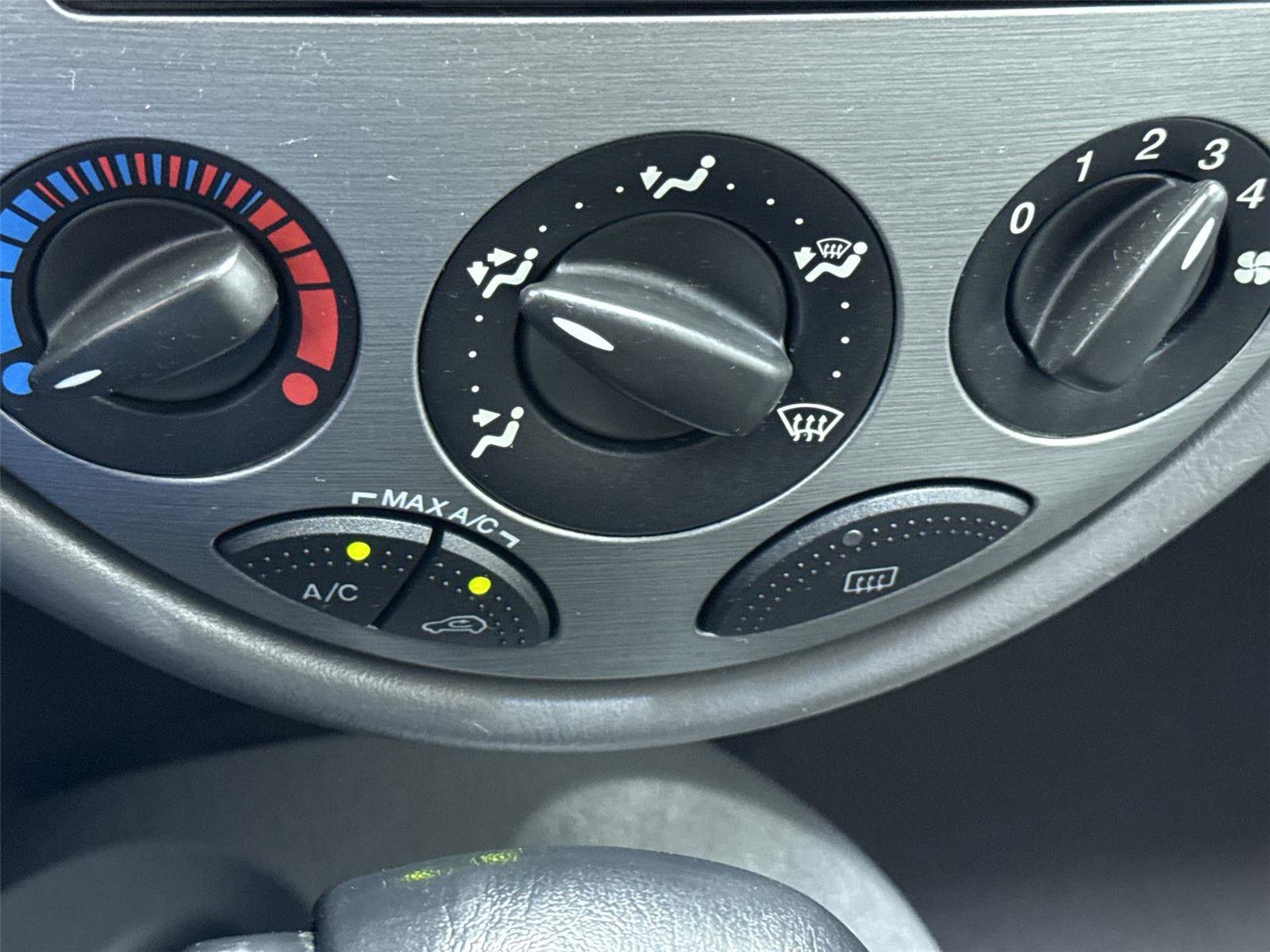 Used 2003 Ford Focus ZTW FWD image 24