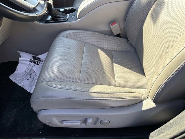 Used 2015 Toyota Highlander Limited image 15