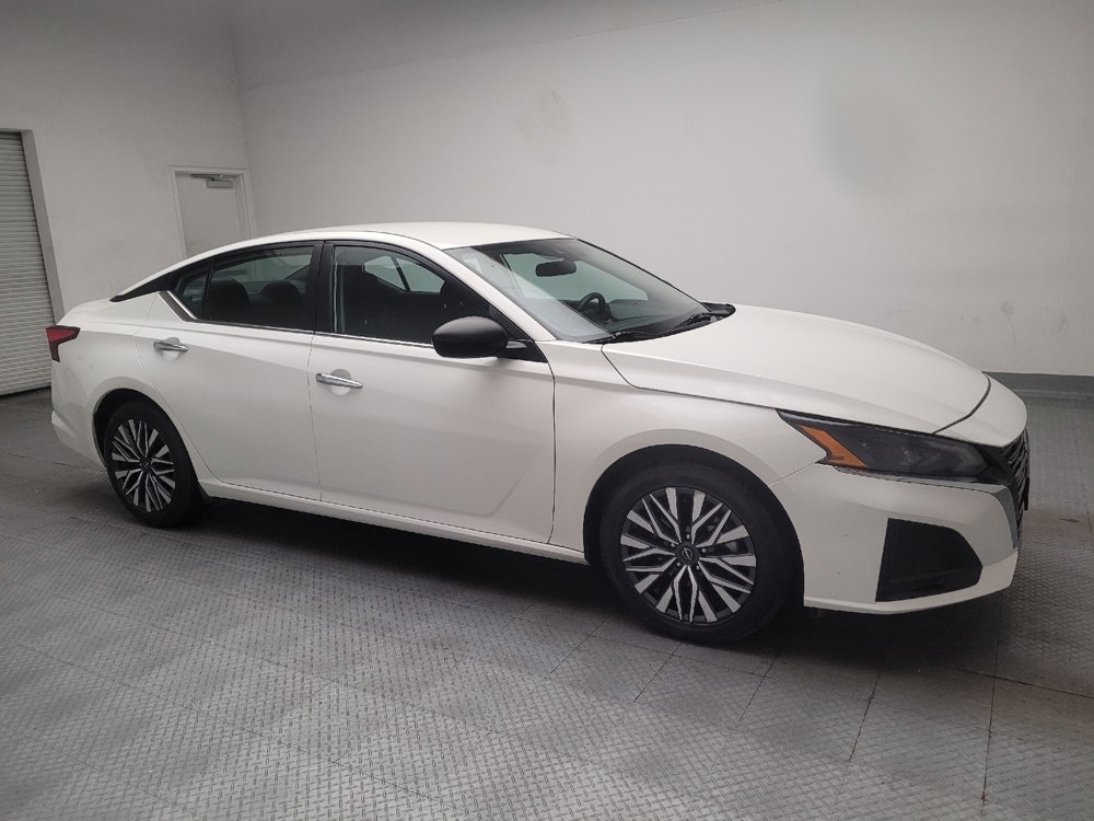 Used 2025 Nissan Altima 2.5 SV FWD image 11