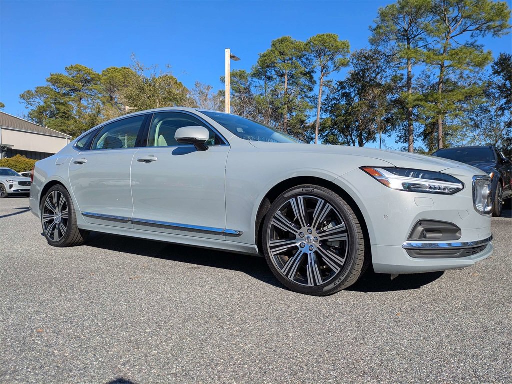 Used 2025 Volvo S90 B6 Plus image 2