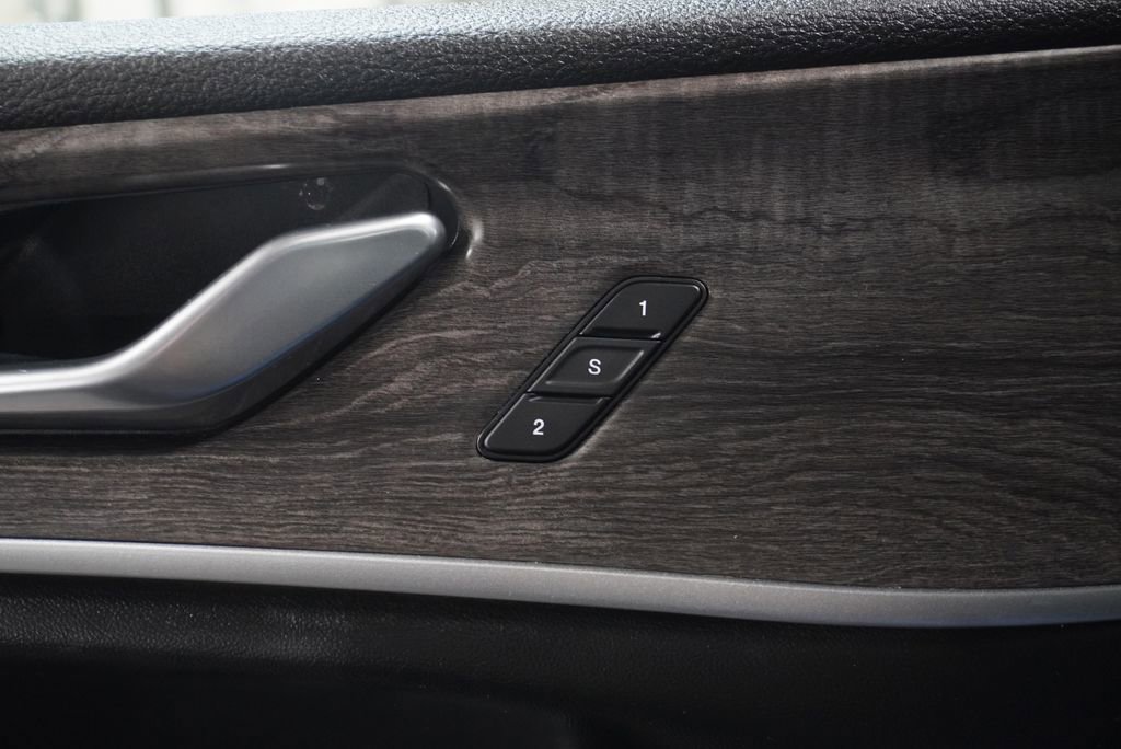 Used 2024 Jeep Grand Cherokee Limited w/ Luxury Tech Group II image 31