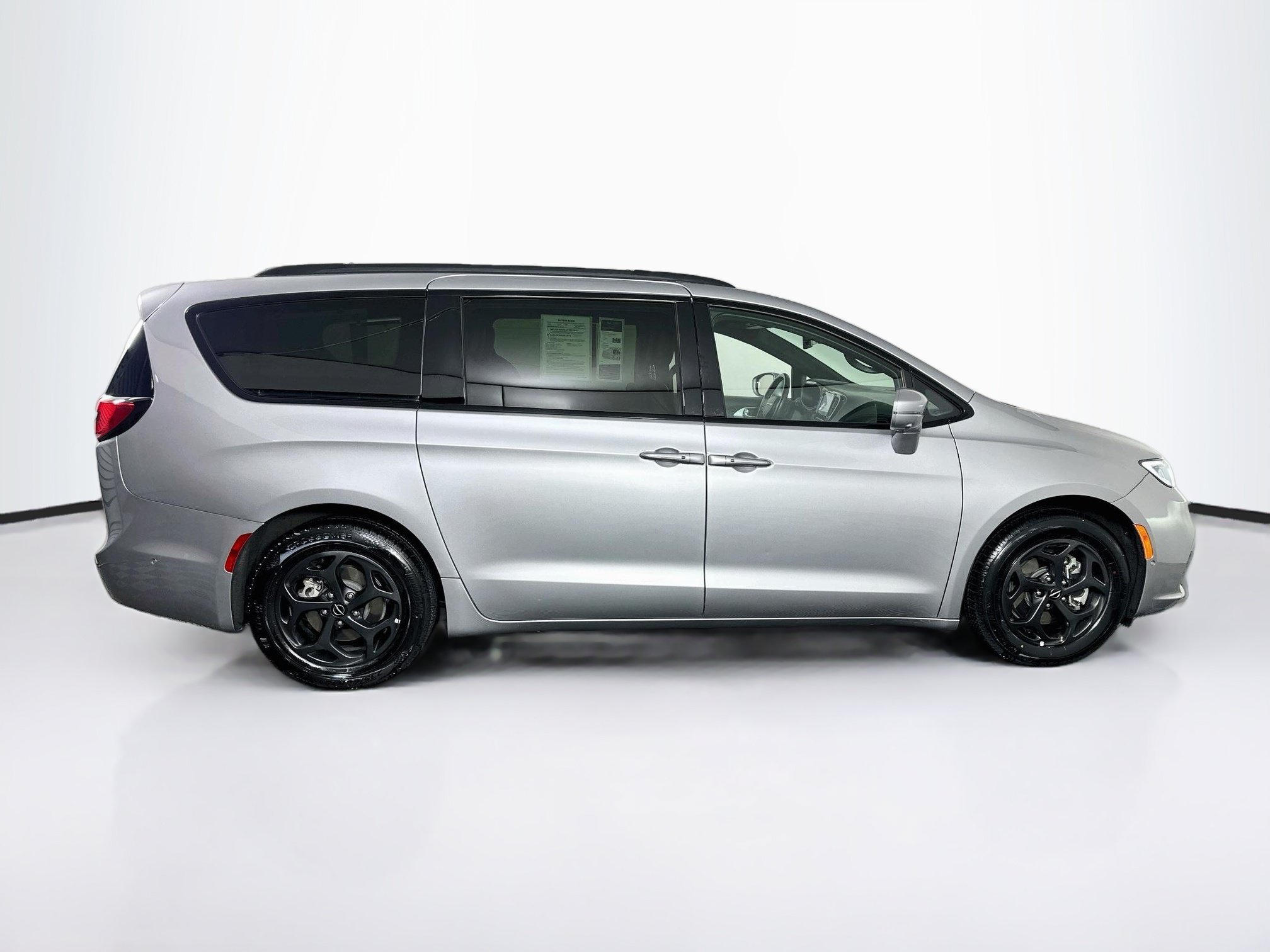 Used 2021 Chrysler Pacifica Touring-L w/ S Appearance Package FWD image 10