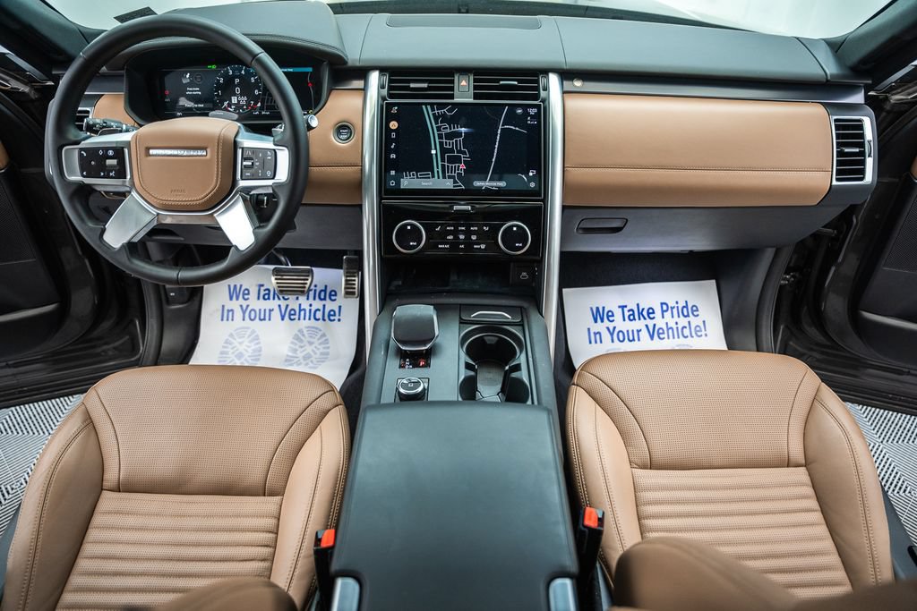 Used 2024 Land Rover Discovery Metropolitan Edition AWD/4WD image 24