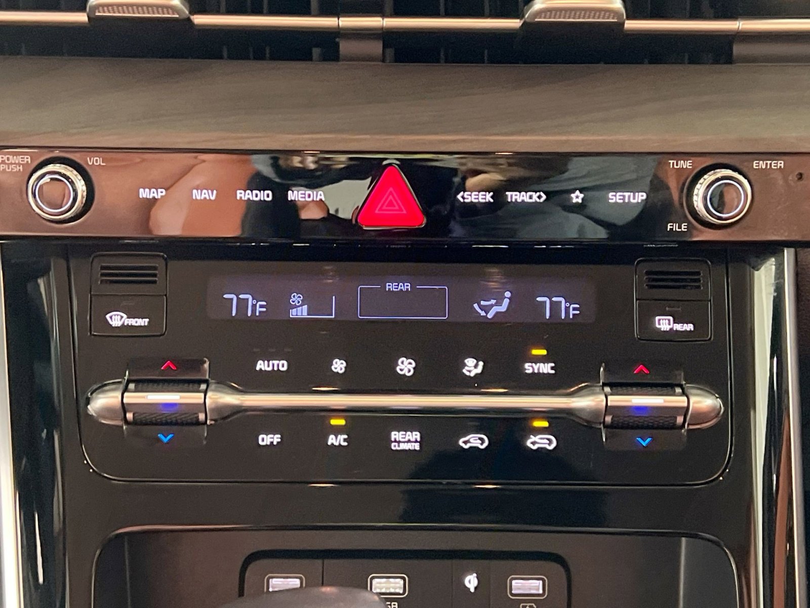 Used 2023 Kia Carnival SX image 20