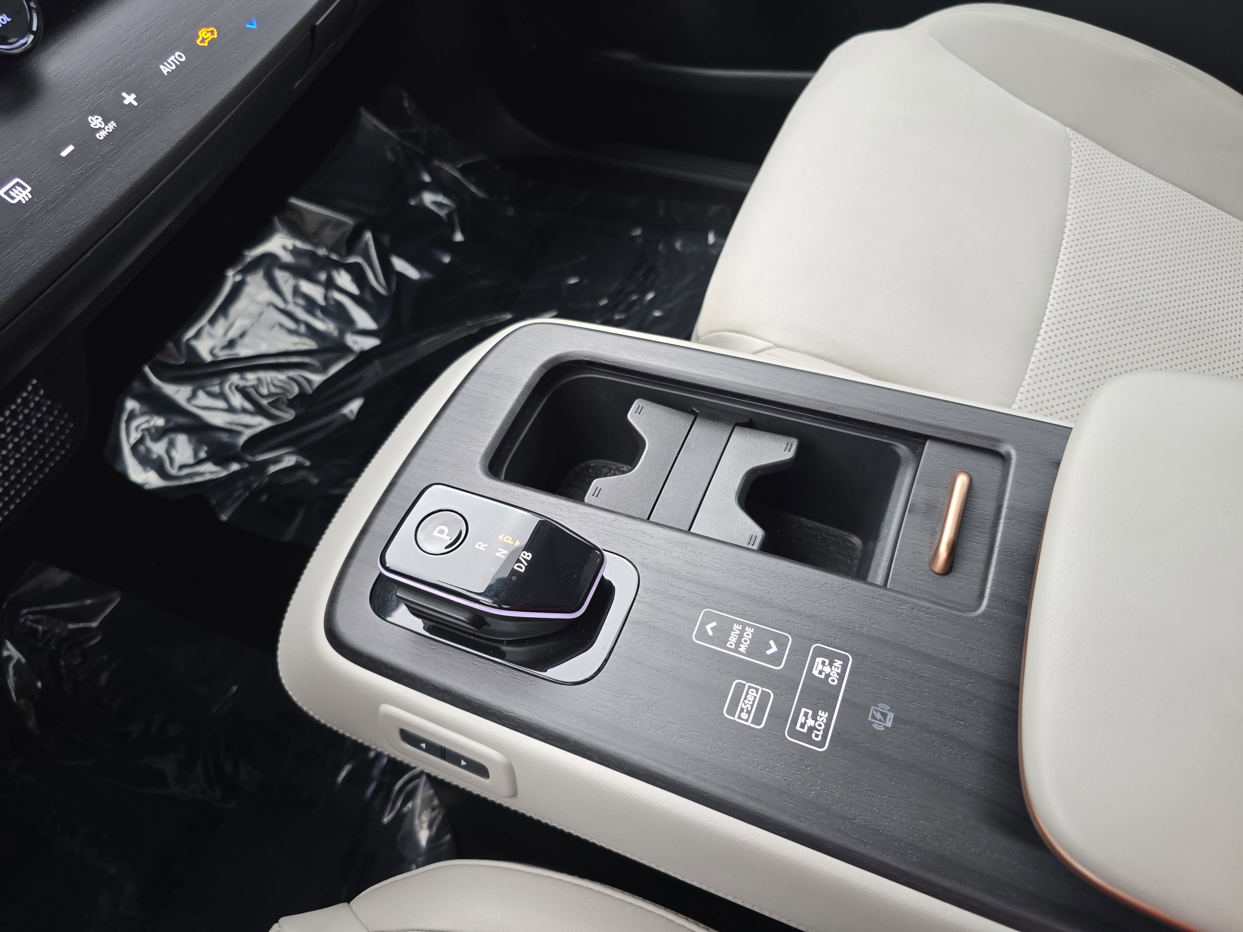 Certified 2024 Nissan Ariya FWD image 25