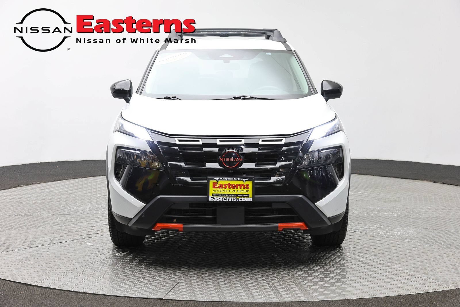 Used 2025 Nissan Rogue SV AWD/4WD image 2