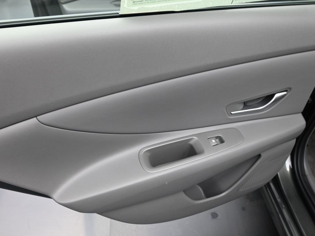 Certified 2025 Hyundai Elantra Sport image 25