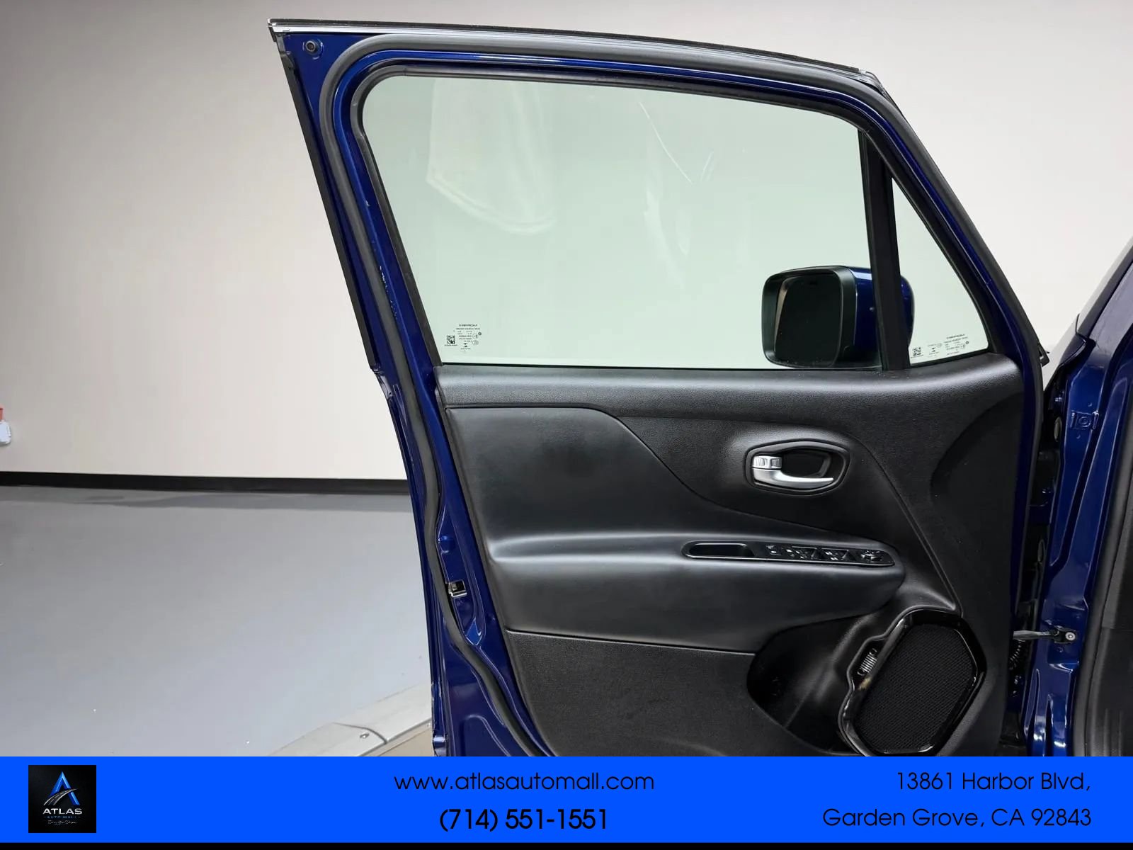 Used 2017 Jeep Renegade Altitude FWD image 10