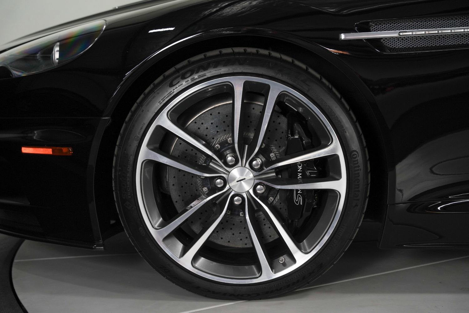 Used 2010 Aston Martin DBS Coupe image 15
