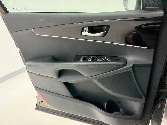 Used 2019 Kia Sorento FWD V6 image 16