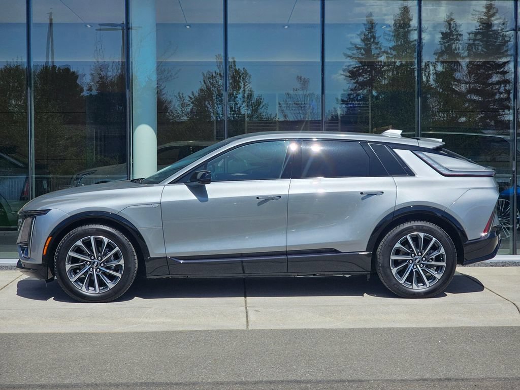Used 2025 Cadillac Lyriq Sport RWD image 2